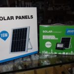 Αυτόνομοι προβολείς LED & φωτοβολταϊκό συλλέκτη